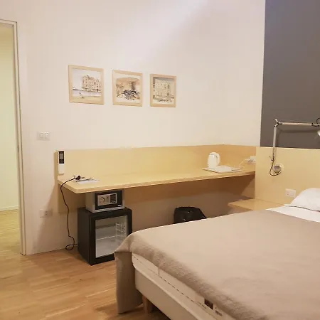 Le Stanze Di Piazza Dei Martiri Neapol