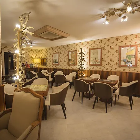 Le Stanze Di Piazza Dei Martiri Bed & Breakfast