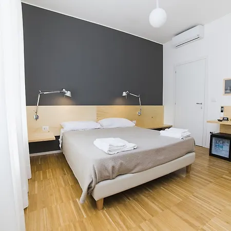 Le Stanze Di Piazza Dei Martiri Bed & Breakfast