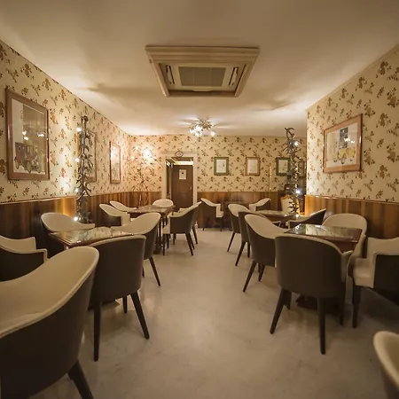 Le Stanze Di Piazza Dei Martiri Bed & Breakfast