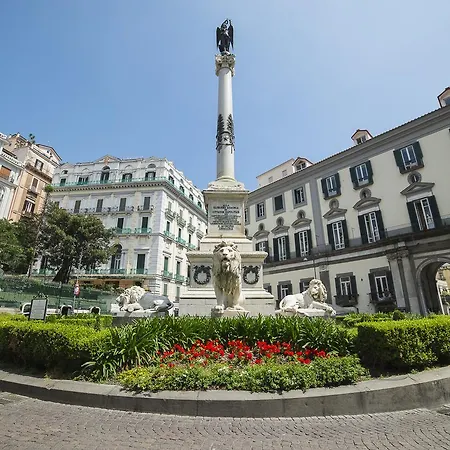Le Stanze Di Piazza Dei Martiri نابولي