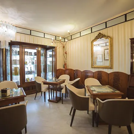 Le Stanze Di Piazza Dei Martiri نابولي